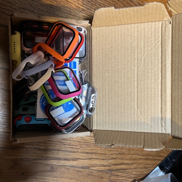 Excellent Condition-Apple Watch Series 8 S/M 41 MM Midnight- Massive Bundle - Picture 7 of 13